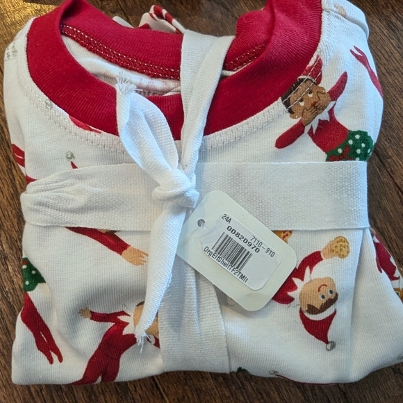 Elf on the shelf pajama set Pottery Barn Kids- size 2T - Picture 8 of 8